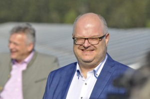Staatssekretär Roland Weigert besucht den Solarpark Tännesberg