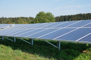 Staatssekretär Roland Weigert besucht den Solarpark Tännesberg